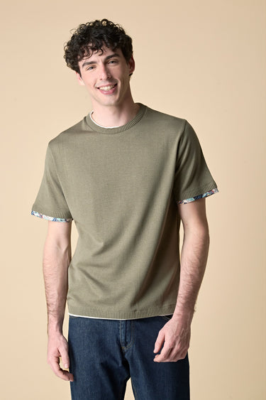 T-Shirt girocollo in maglieria Verde Militare con collo taglio vivo e dettagli in tessuto V2