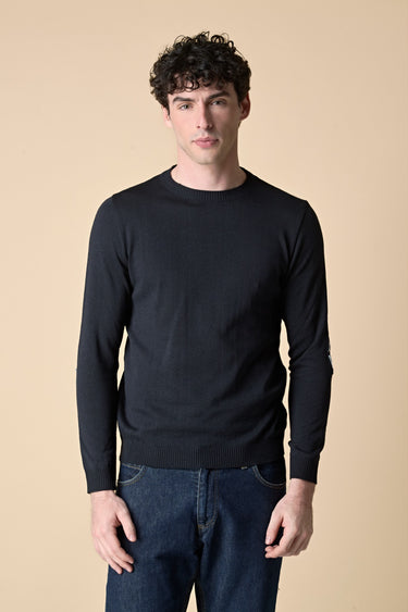 Blue sweater with embroidered fabric patches V2