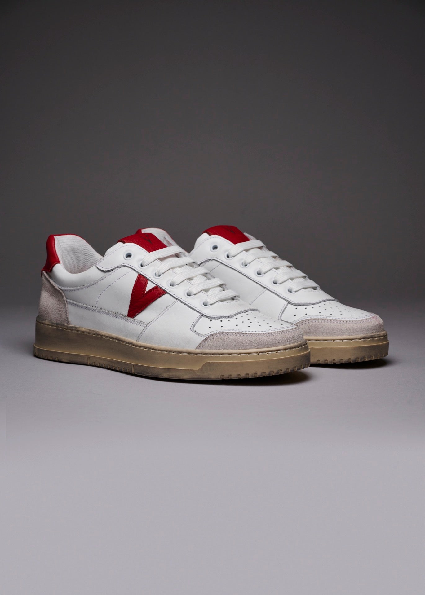 COLLEGE - White Sneakers with Red back and insert