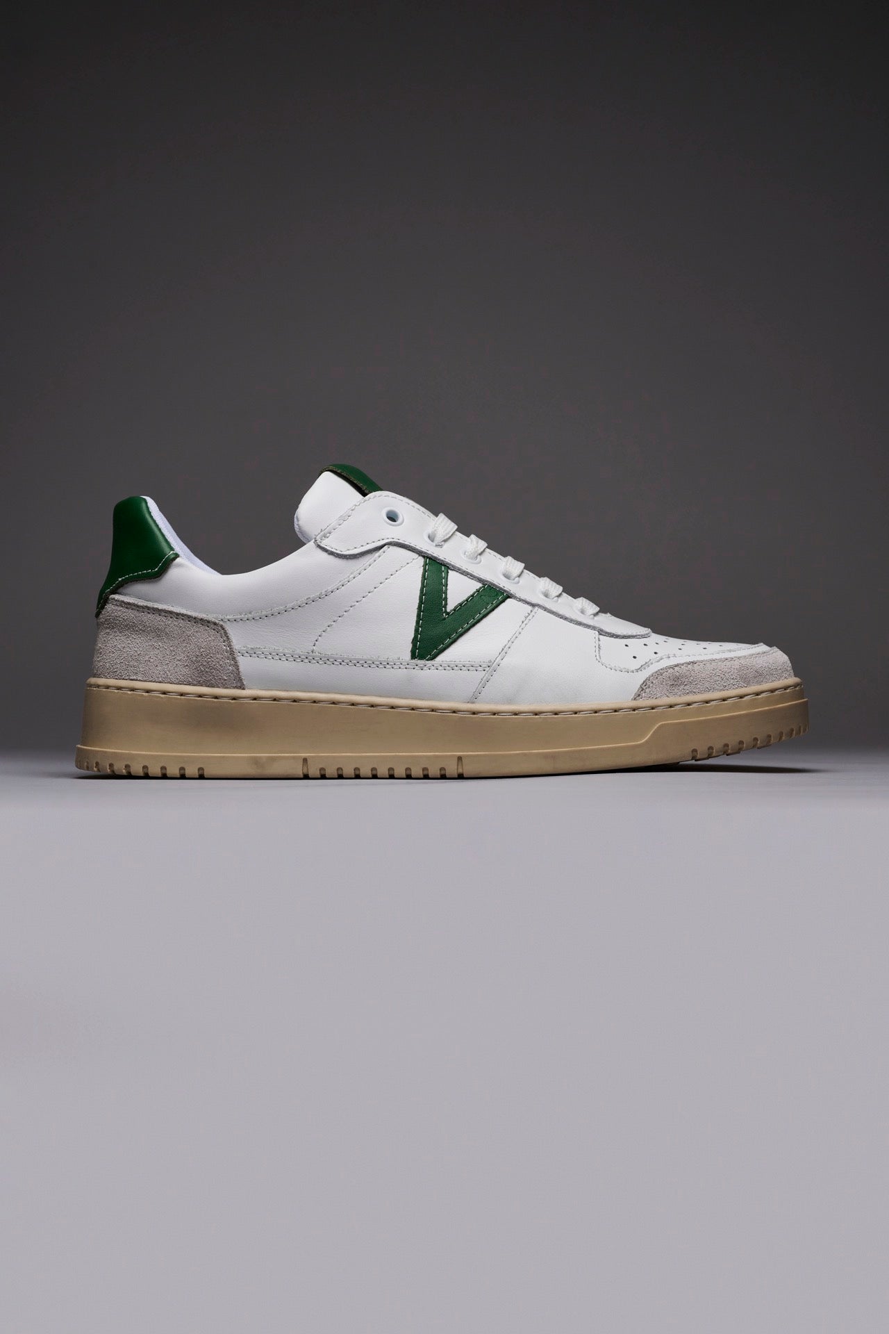 COLLEGE - White Sneakers with Green back and insert