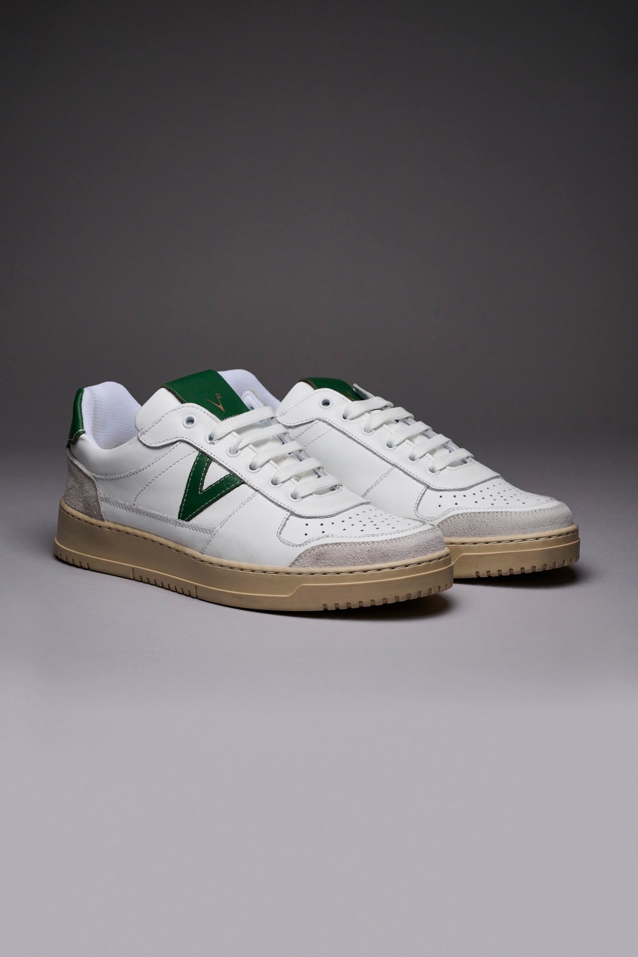 COLLEGE - White Sneakers with Green back and insert