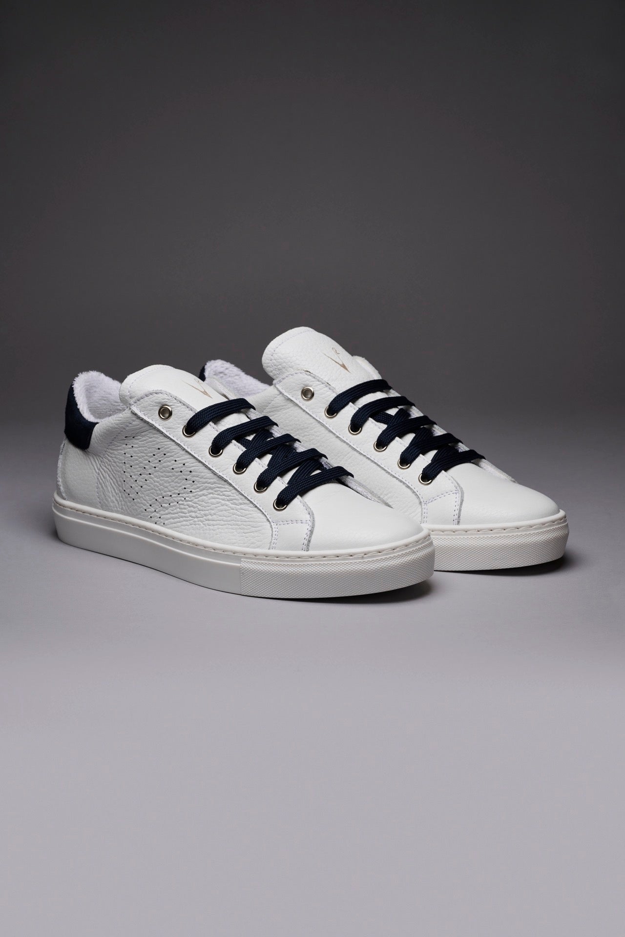 TENNIS - White low sole sneakers with Blue back and laces