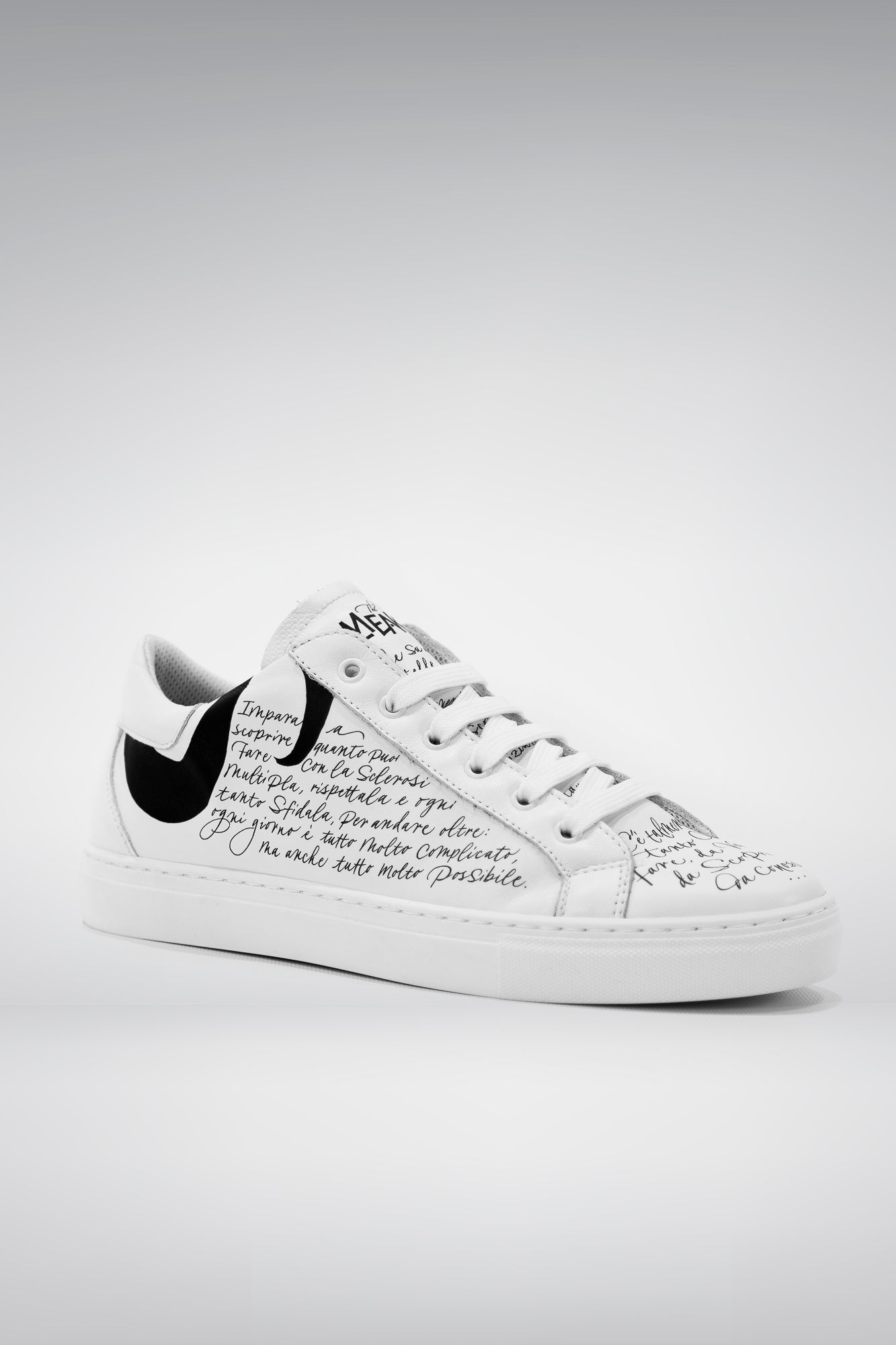 The Smeakers Le scarpe di chi non si ferma – V2 Brand