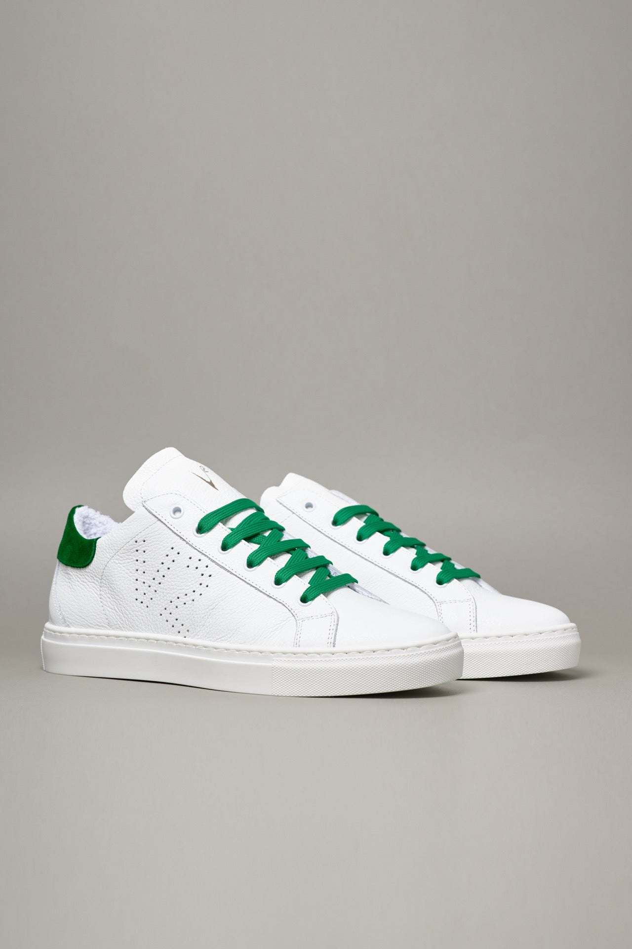 TENNIS - White low sole sneakers with Green back and laces