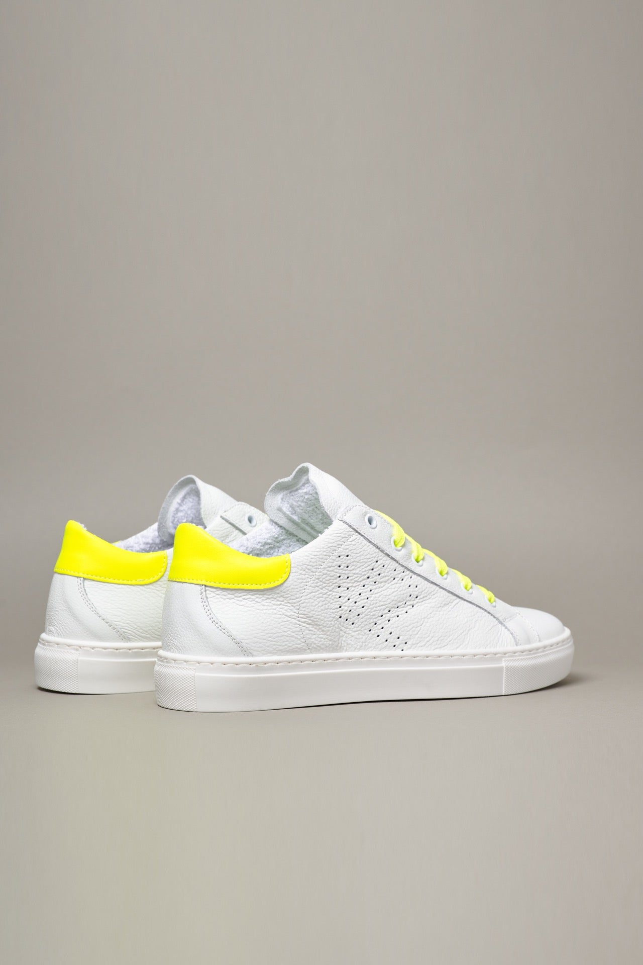 TENNIS - White low sole sneakers with Fluo Yellow back and laces