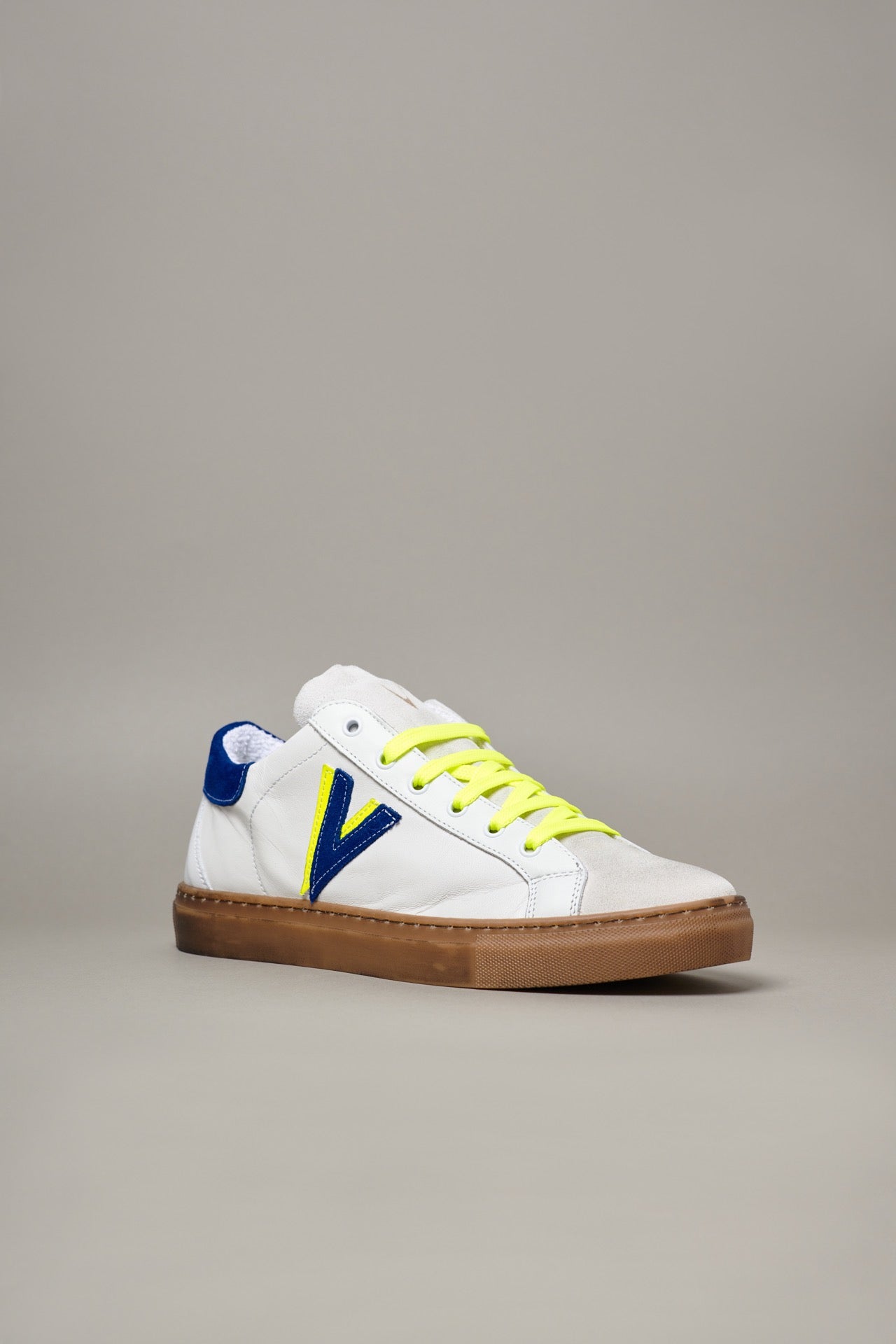 OLYMPIC V - Sneakers a suola bassa Bianca con retro e inserto bicolor Blu e Giallo Fluo