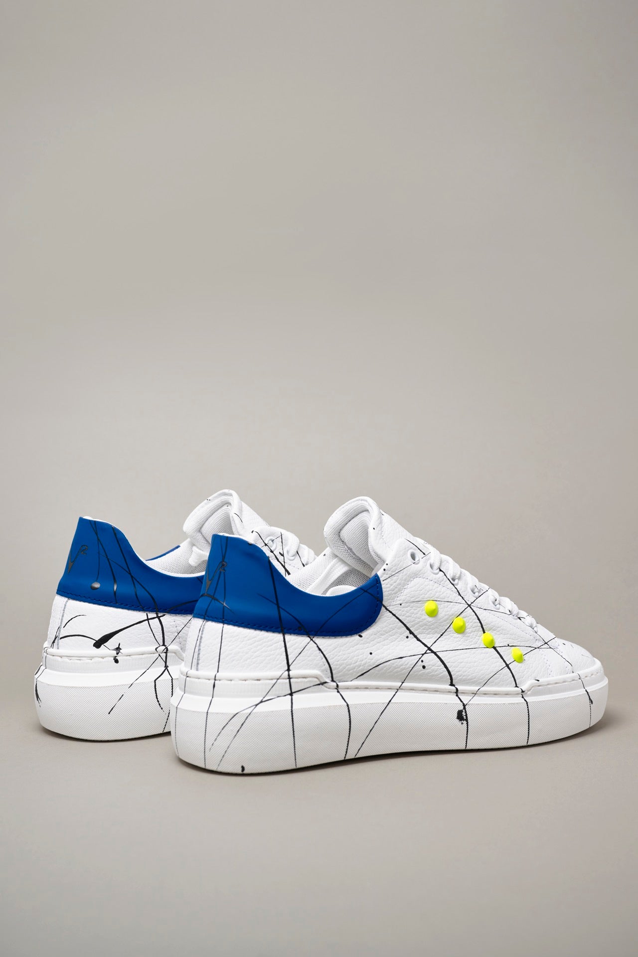 HAMMER - High sole sneakers in textured leather with Royal Blue back with Fluo Yellow studs and paint splashes