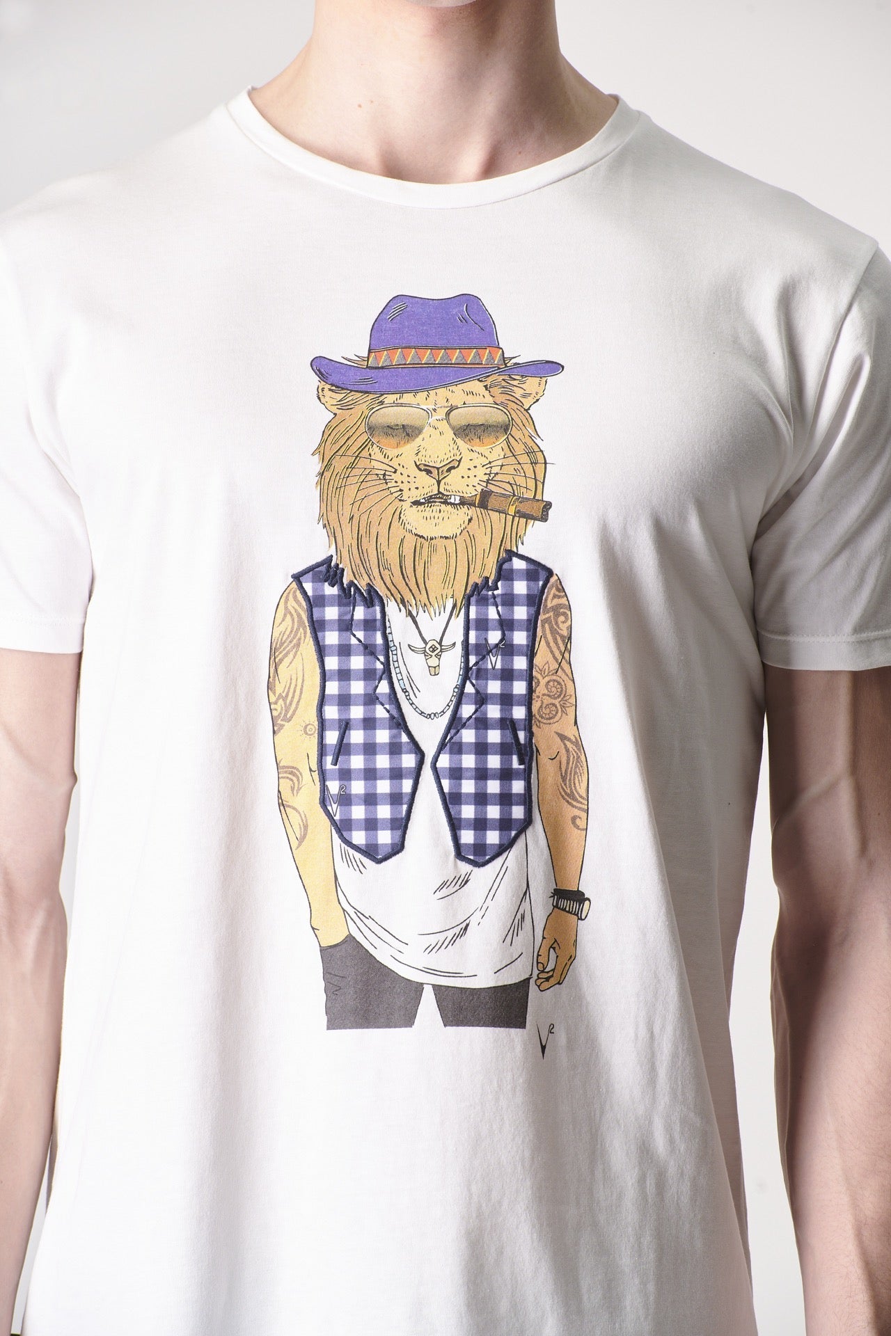 T-Shirt with Lion Print and V2 fabric insert