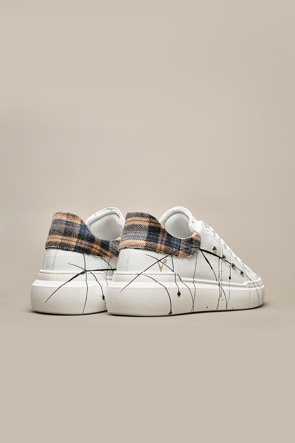 HAMMER - High sole sneakers in white grained leather with Beige tartan backing with studs and paint splashes