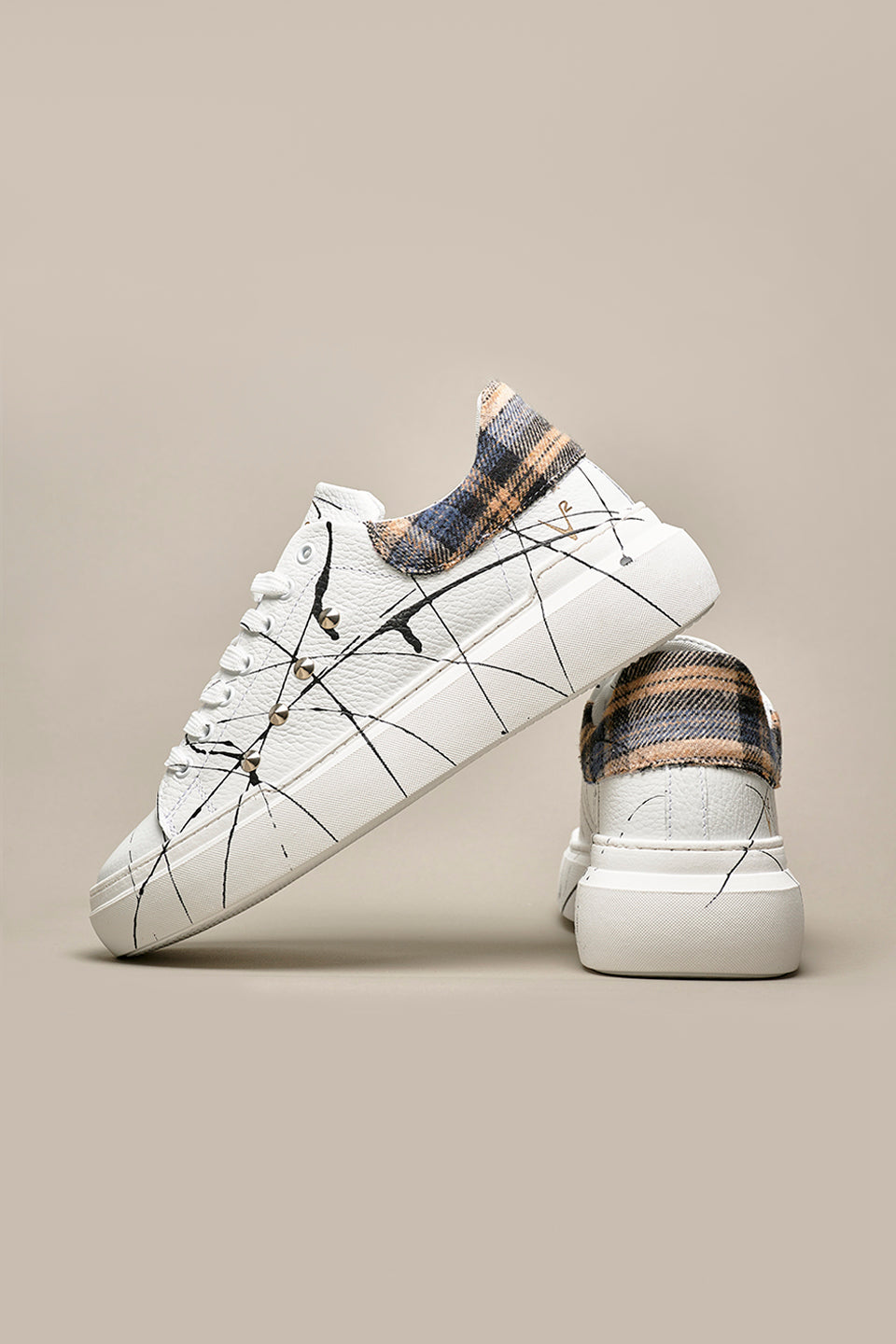 HAMMER - High sole sneakers in white grained leather with Beige tartan backing with studs and paint splashes