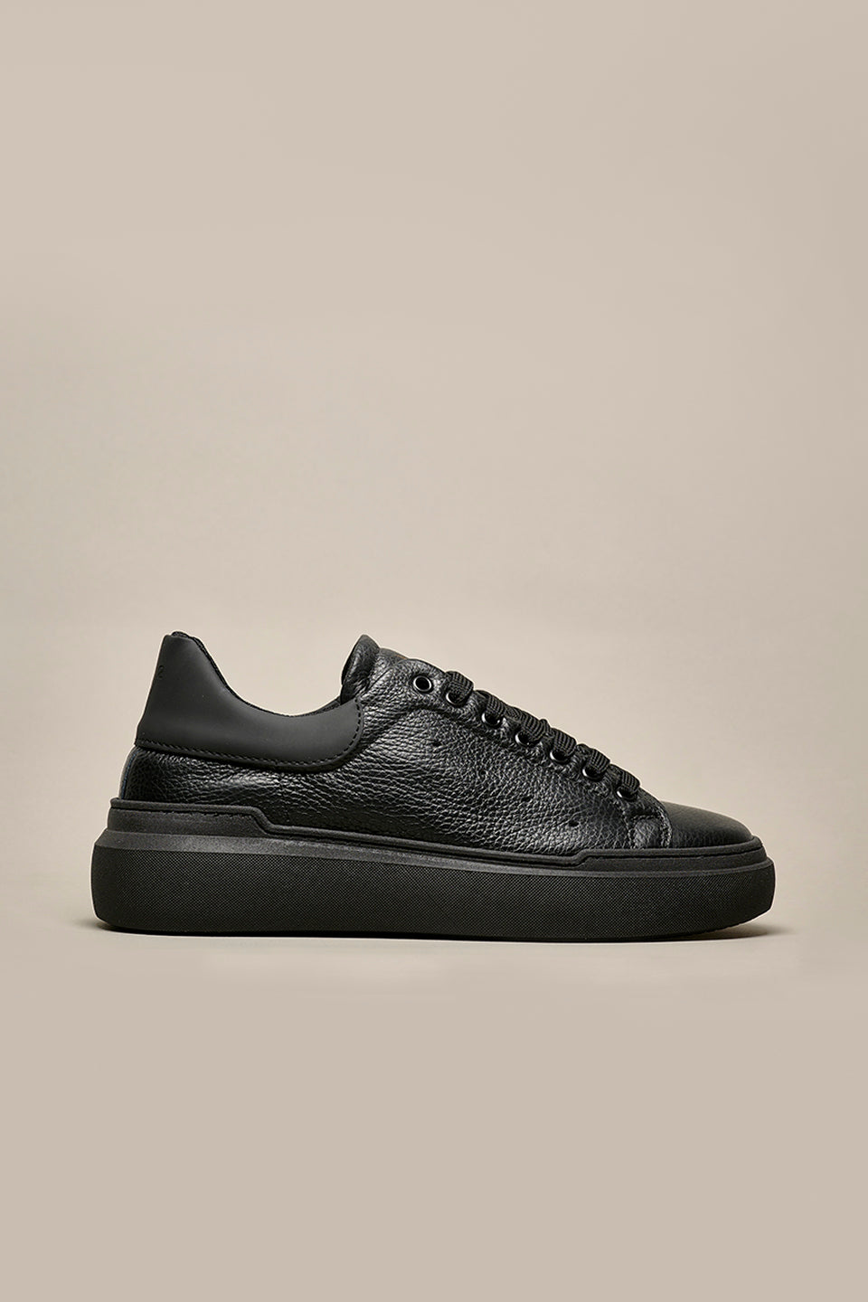 HAMMER - Black textured leather high-sole sneakers