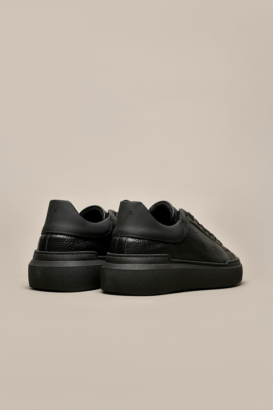 HAMMER - Black textured leather high-sole sneakers