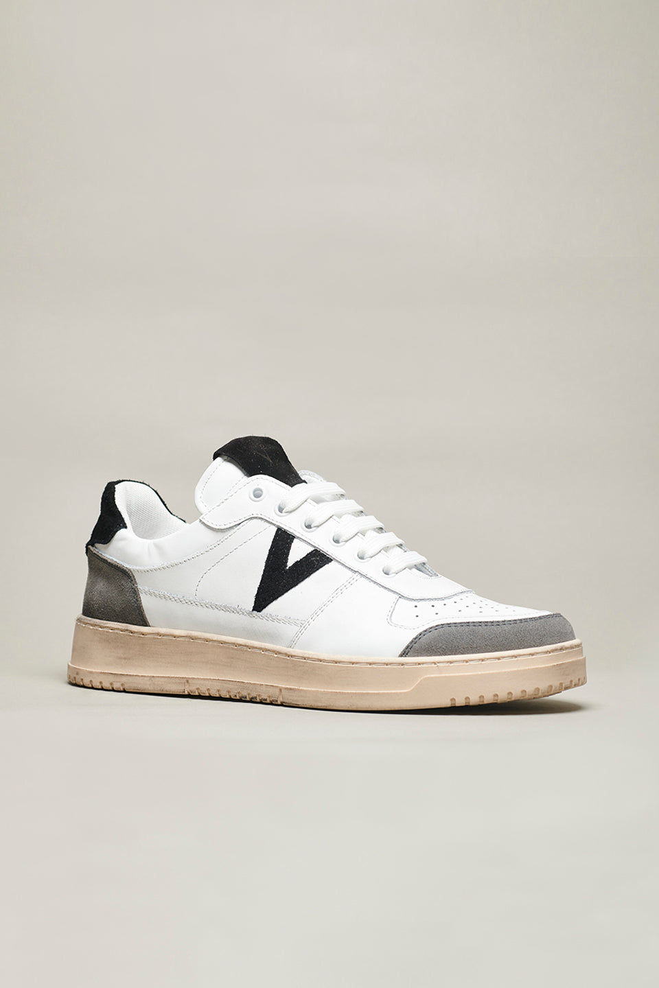 COLLEGE - White sneakers with Black suede back and insert