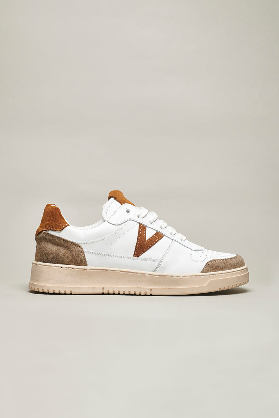 COLLEGE - White sneakers with Camel suede back and insert