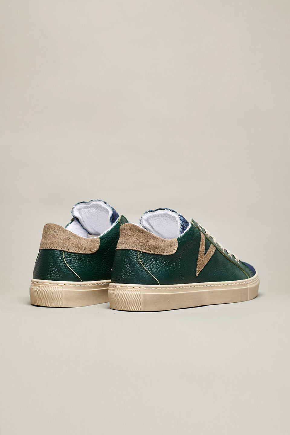 OLYMPIC - Sneakers a suola bassa in pelle martellata Verde con linguetta in tessuto Jeans