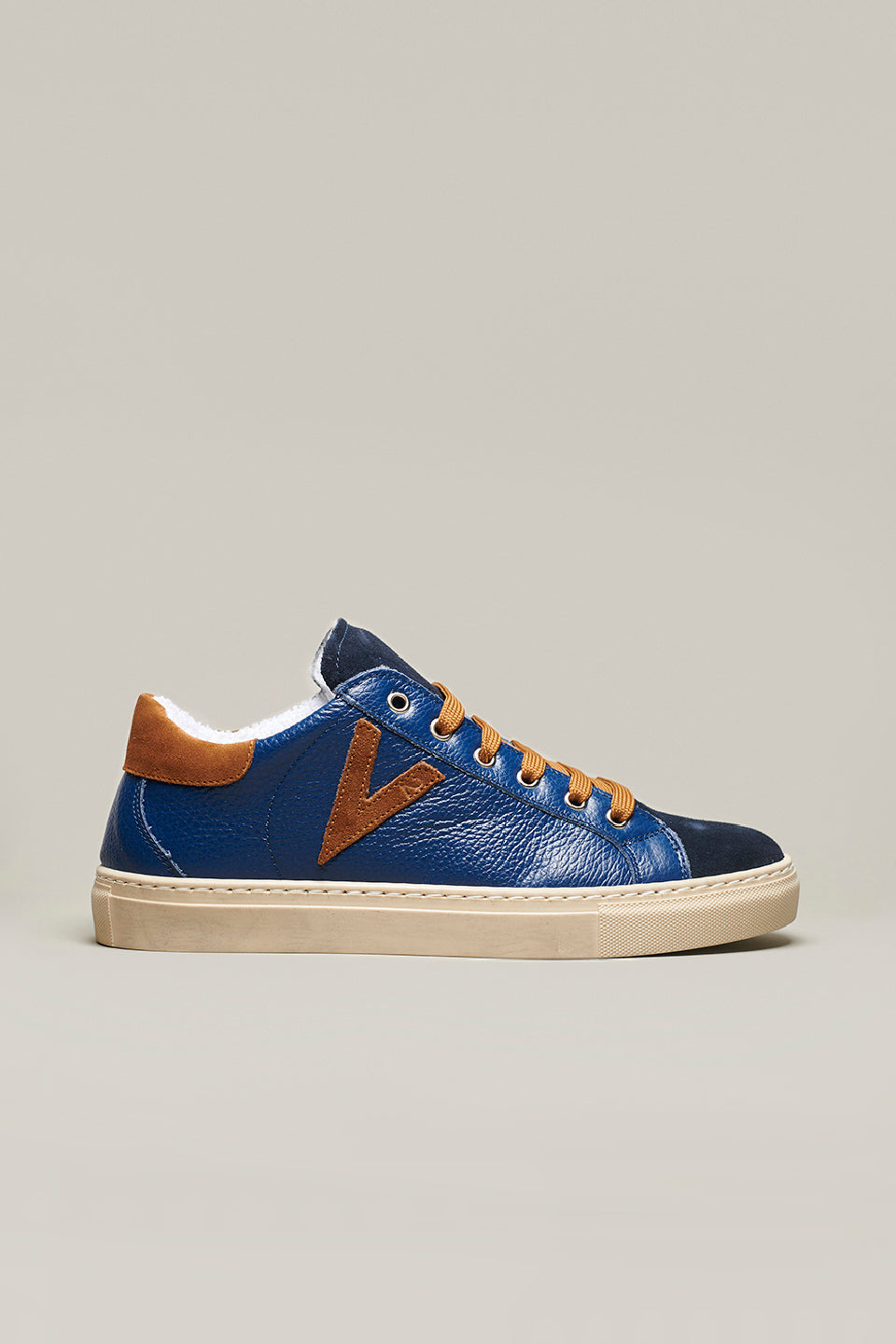OLYMPIC - Sneakers a suola bassa in pelle martellata Blu con retro e inserto Cammello