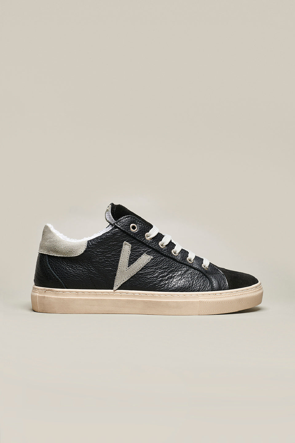 OLYMPIC - Low sole sneakers in black textured leather with gray back and insert