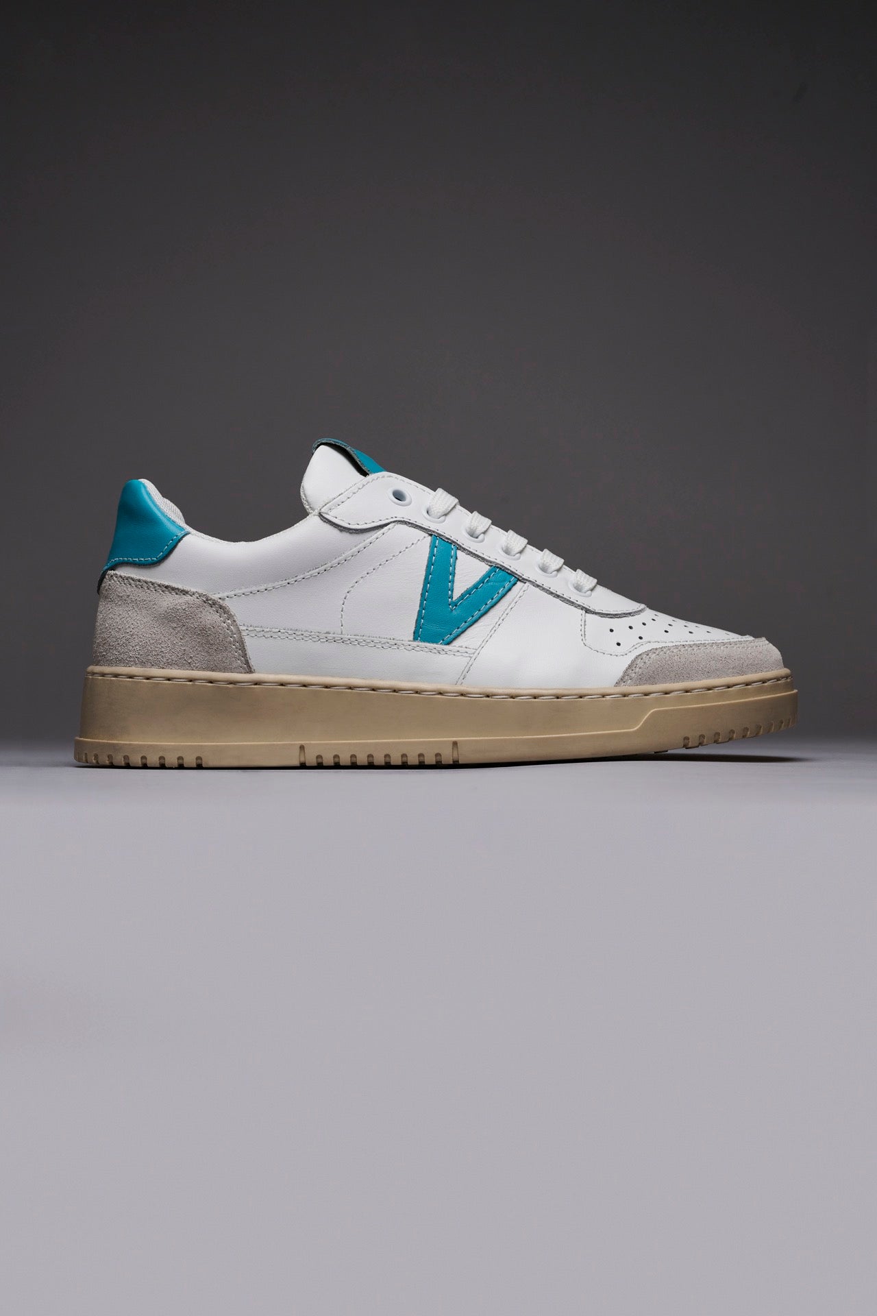 COLLEGE - White sneakers with light blue back and insert